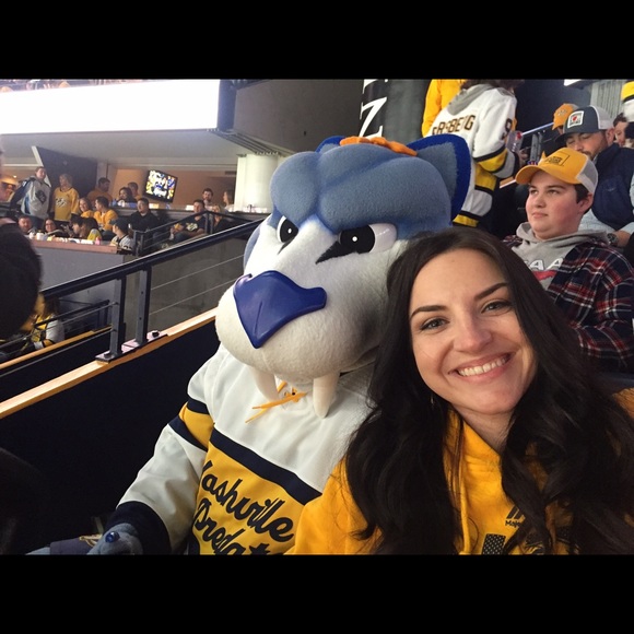 Meet your Posher, Andrea - Picture 2 of 3